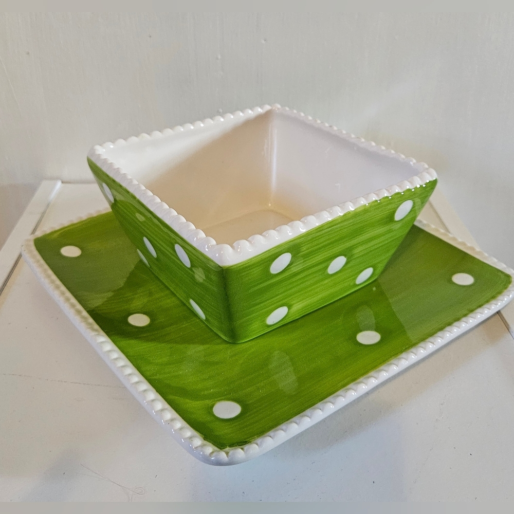 Savinio Square serving plate and square bowl green with white dots.